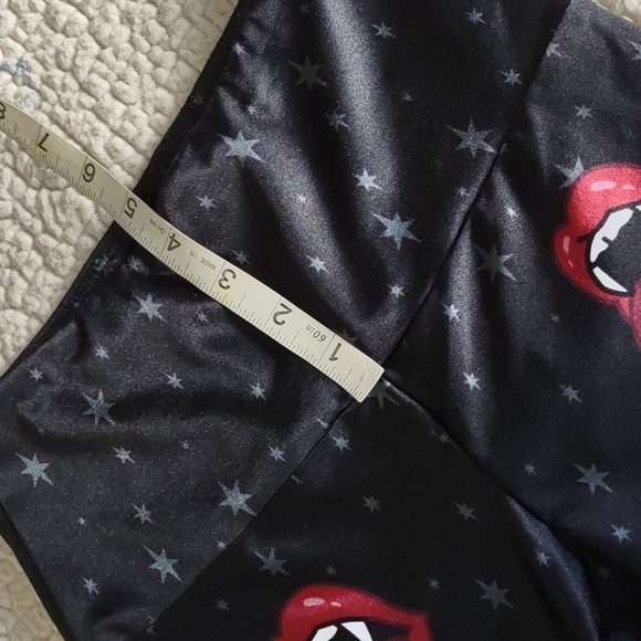 Goldsheep XS Vampire Lip Star Print Leggings - Picture 12 of 14